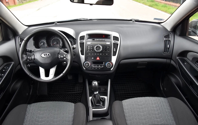 Kia Ceed cena 17900 przebieg: 220000, rok produkcji 2010 z Płock małe 596